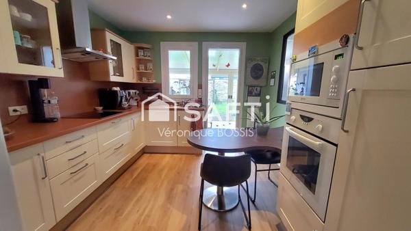 Maison familiale lumineuse avec véranda et jardin impeccable – 127 m² – 4 chambres- espace camping car