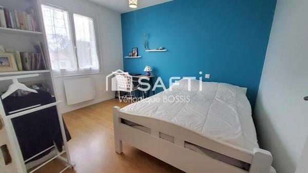 Maison familiale lumineuse avec véranda et jardin impeccable – 127 m² – 4 chambres- espace camping car