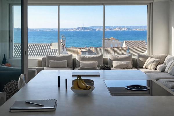 DUPLEX  EN DERNIER ÉTAGE AVEC TERRASSES & VUE MER