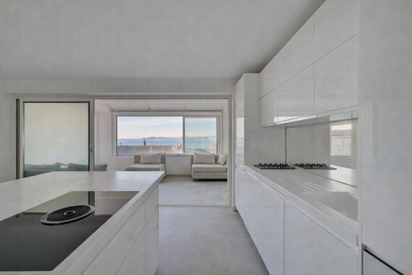 DUPLEX  EN DERNIER ÉTAGE AVEC TERRASSES & VUE MER