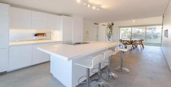 DUPLEX  EN DERNIER ÉTAGE AVEC TERRASSES & VUE MER