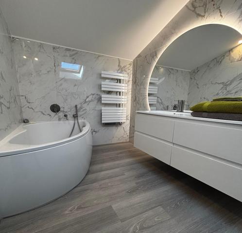 DUPLEX  EN DERNIER ÉTAGE AVEC TERRASSES & VUE MER