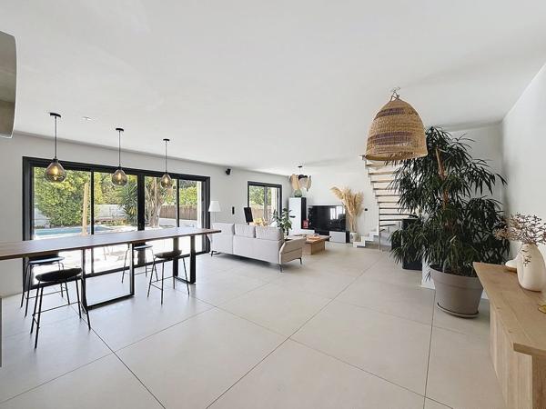 CANET EN ROUSSILLON - A VENDRE VILLA CONTEMPORAINE T5 AVEC JARDIN ET GARAGE