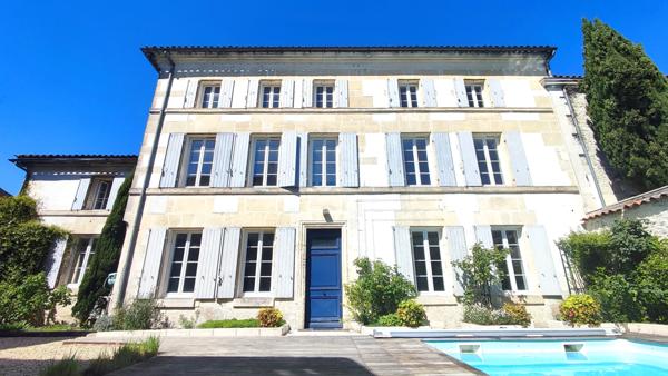 Cognac (16100) Propriété de caractère en pierre avec piscine et dépendances