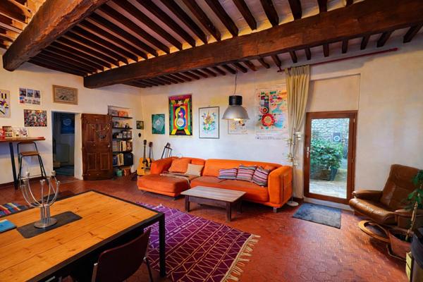 Vaste maison familiale avec jardin dans le centre