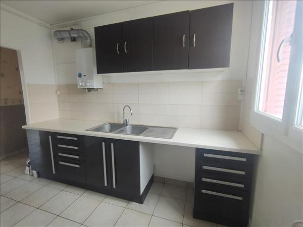 Appartement à louer 650 € CC MONTLUCON 4 p 99 m² DPE D