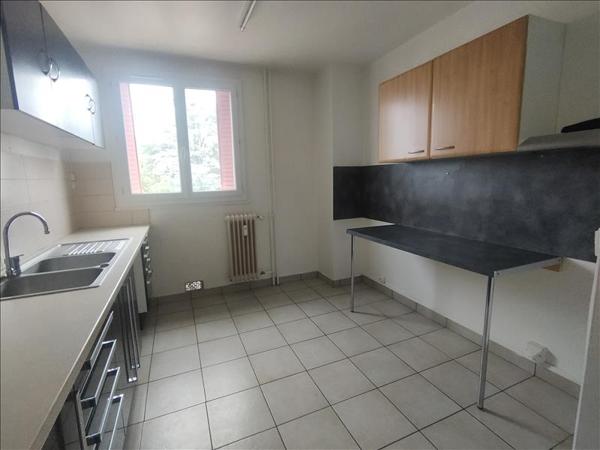 Appartement à louer 650 € CC MONTLUCON 4 p 99 m² DPE D