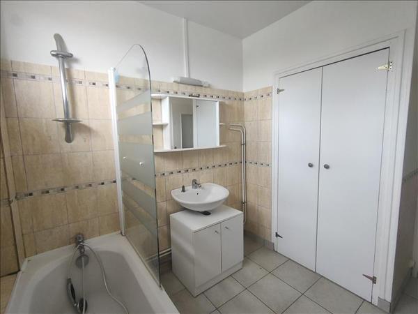 Appartement à louer 650 € CC MONTLUCON 4 p 99 m² DPE D