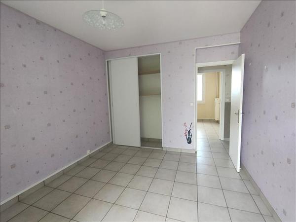 Appartement à louer 650 € CC MONTLUCON 4 p 99 m² DPE D