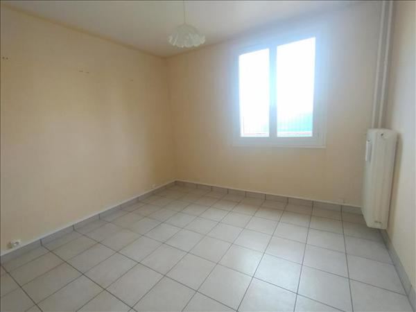 Appartement à louer 650 € CC MONTLUCON 4 p 99 m² DPE D