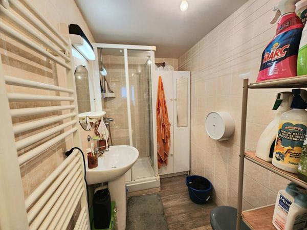 Baisse de prix : Les Andelys - Immeuble de rapport de 3 logements  dont 2 loués pour une rentabilité de 18.240 par an.- Prix 185.000