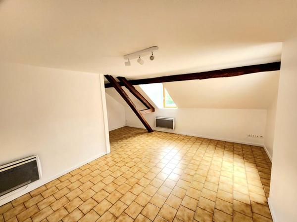 Baisse de prix : Les Andelys - Immeuble de rapport de 3 logements  dont 2 loués pour une rentabilité de 18.240 par an.- Prix 185.000