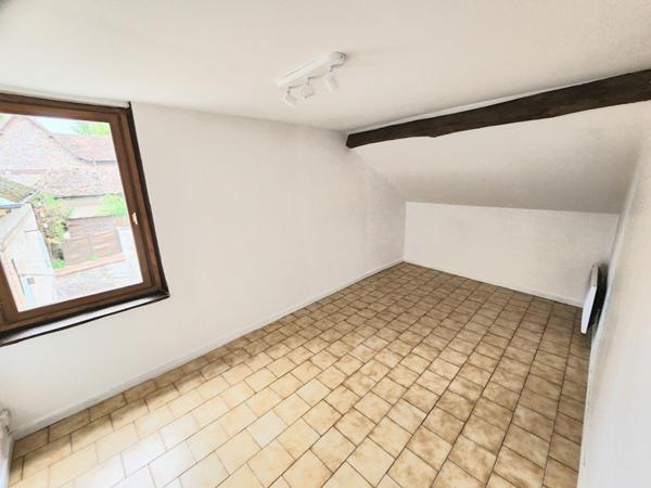 Baisse de prix : Les Andelys - Immeuble de rapport de 3 logements  dont 2 loués pour une rentabilité de 18.240 par an.- Prix 185.000