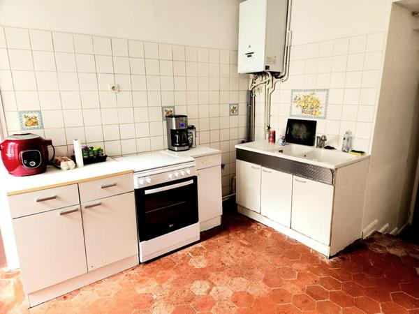 Baisse de prix : Les Andelys - Immeuble de rapport de 3 logements  dont 2 loués pour une rentabilité de 18.240 par an.- Prix 185.000