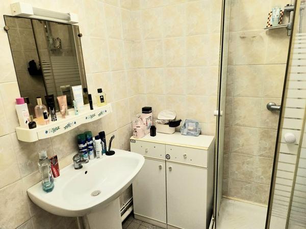 Baisse de prix : Les Andelys - Immeuble de rapport de 3 logements  dont 2 loués pour une rentabilité de 18.240 par an.- Prix 185.000