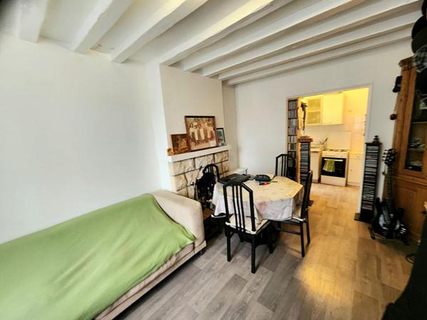 Baisse de prix : Les Andelys - Immeuble de rapport de 3 logements  dont 2 loués pour une rentabilité de 18.240 par an.- Prix 185.000