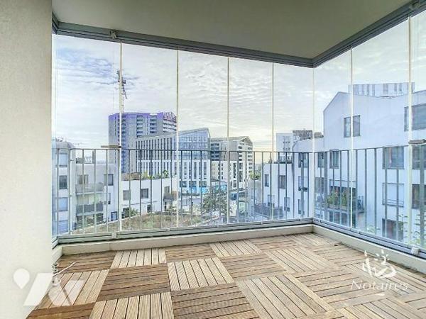 Quartier Belcier, situé au cinquième étage sur six, en retrait de la circulation, dans un envir...