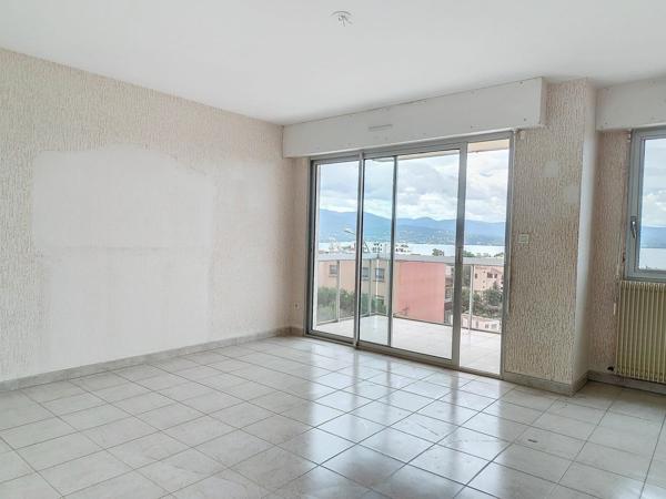 Appartement à louer    3 pièces •  Ajaccio