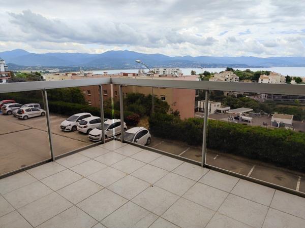 Appartement à louer    3 pièces •  Ajaccio