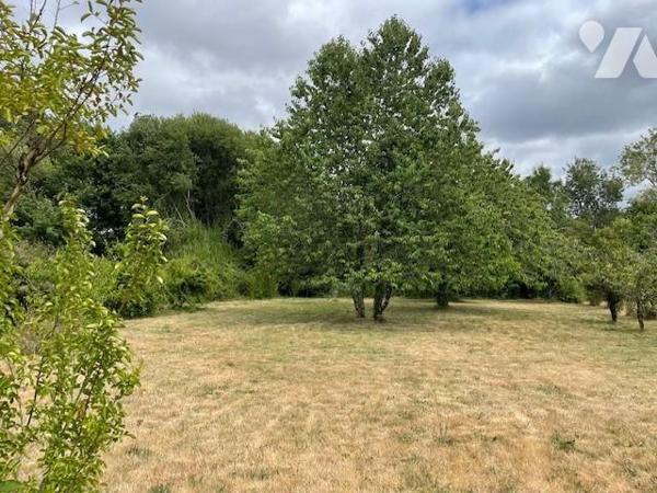 En Hameau, au calme, 122m² hab, 3 chambres, dépendance, 1435m² de terrain.