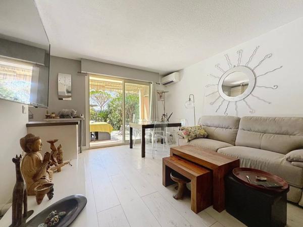 Appartement T2 avec jardin, parking et box