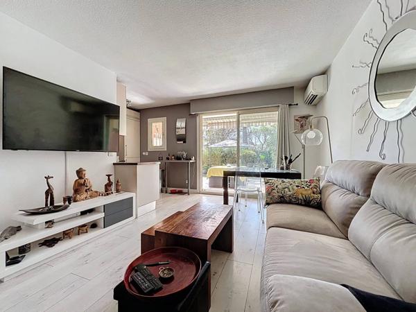 Appartement T2 avec jardin, parking et box