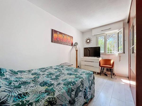 Appartement T2 avec jardin, parking et box