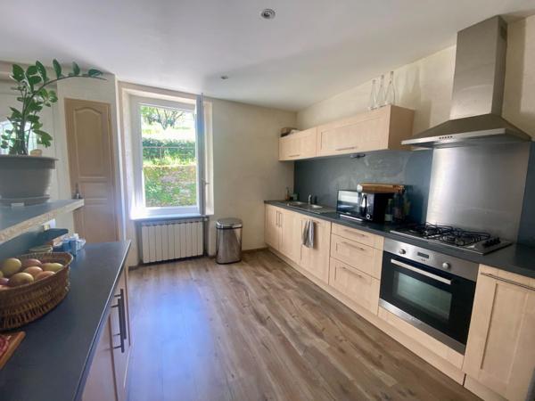 Maison de village avec jardin et garage