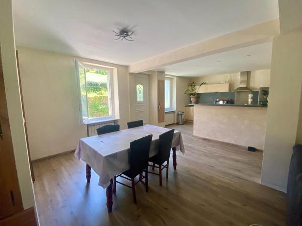 Maison de village avec jardin et garage