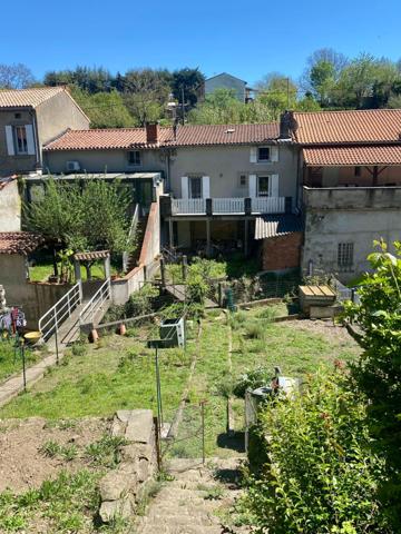 Maison de village avec jardin et garage