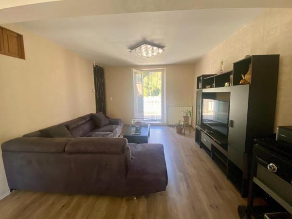 Maison de village avec jardin et garage