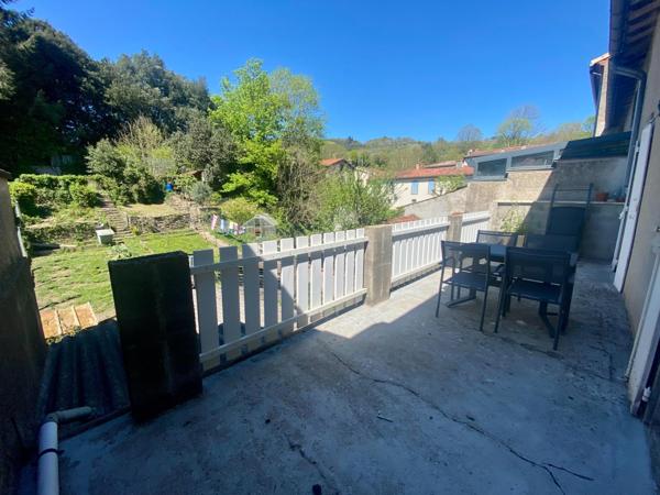 Maison de village avec jardin et garage