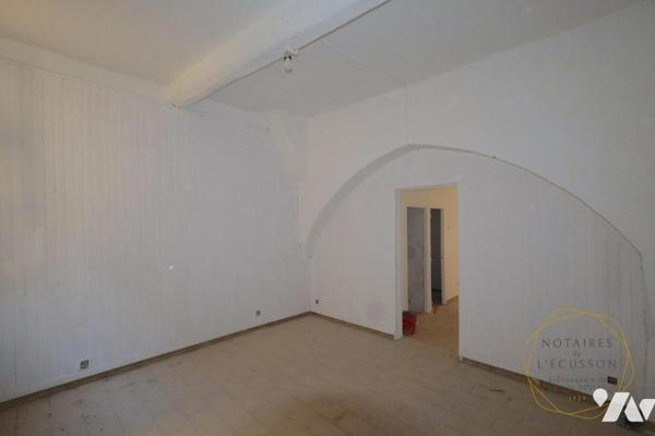 Immeuble de rapport de trois F2 et un local dans l'Écusson