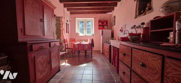 MAISON EN PIERRES - CENTRE BOURG - JARDIN ET DOUBLE GARAGE