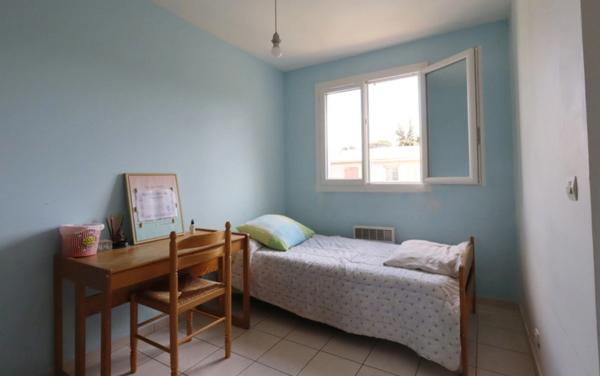 Dpt Bouches du Rhône (13), à vendre maison P4 environ 90 m² avec jardin