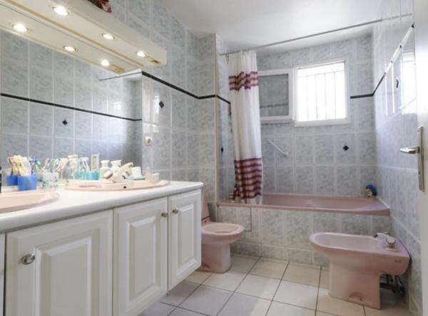 Dpt Bouches du Rhône (13), à vendre maison P4 environ 90 m² avec jardin