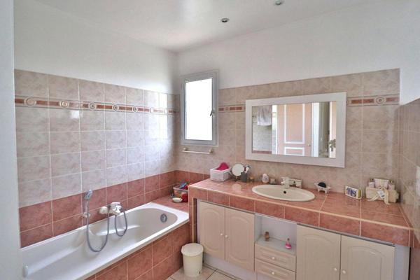 Villa Pia 4 faces 5 pièce(s) 115 m2 avec piscine sur un terrain de 670m²