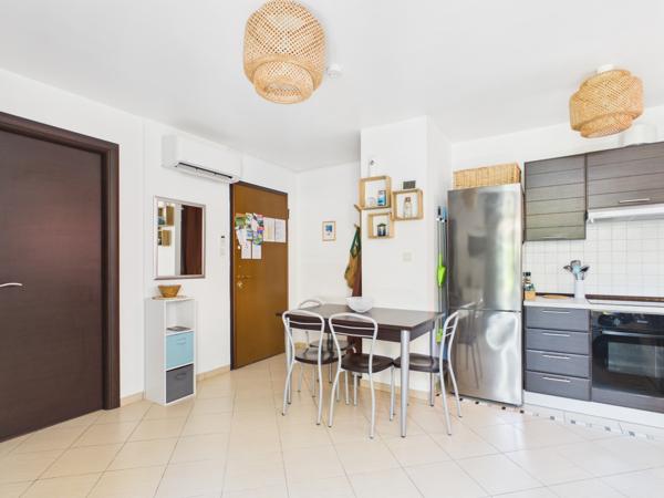 Appartement
         2 pièces
        - 35 m² 180 000 € *