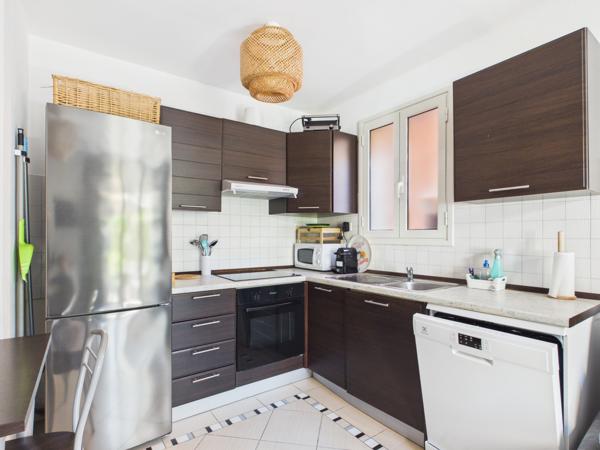 Appartement
         2 pièces
        - 35 m² 180 000 € *