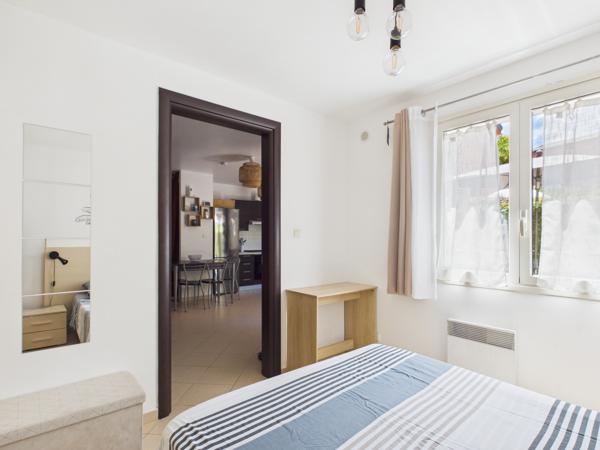 Appartement
         2 pièces
        - 35 m² 180 000 € *