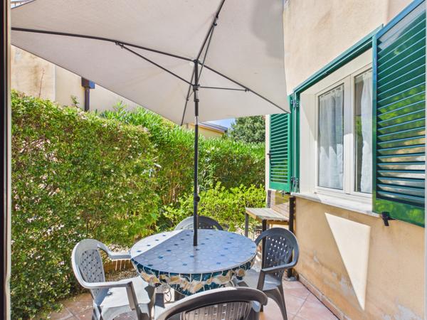Appartement
         2 pièces
        - 35 m² 180 000 € *