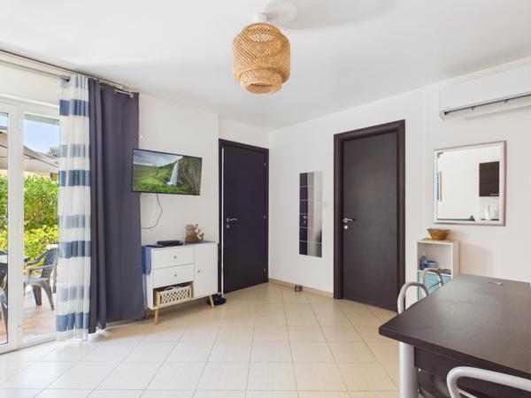 Appartement
         2 pièces
        - 35 m² 180 000 € *