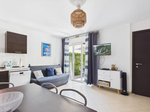 Appartement
         2 pièces
        - 35 m² 180 000 € *