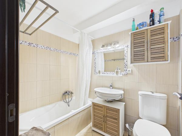 Appartement
         2 pièces
        - 35 m² 180 000 € *