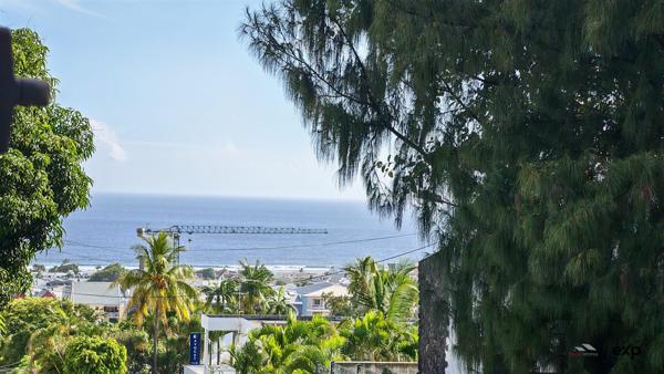 Appartement 3 pièces avec terrasse au centre ville de Saint-Pierre