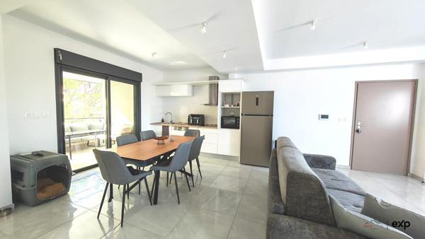 Appartement 3 pièces avec terrasse au centre ville de Saint-Pierre