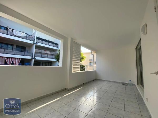 Appartement à louer 2 pièces 33.81m² Sainte-Suzanne (97441)