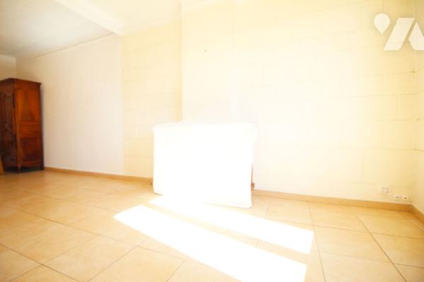 Bel appartement T2 (MAGNIFIQUE VUE MER) de 67m2 Carrez dans le quartier de Saint-Victor (7e).