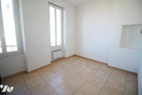 Bel appartement T2 (MAGNIFIQUE VUE MER) de 67m2 Carrez dans le quartier de Saint-Victor (7e).