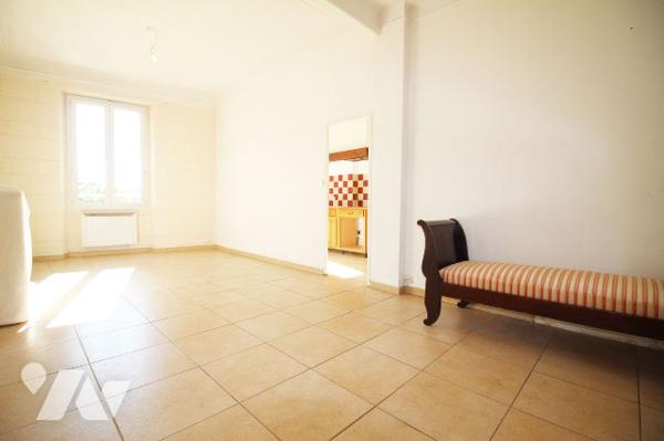Bel appartement T2 (MAGNIFIQUE VUE MER) de 67m2 Carrez dans le quartier de Saint-Victor (7e).